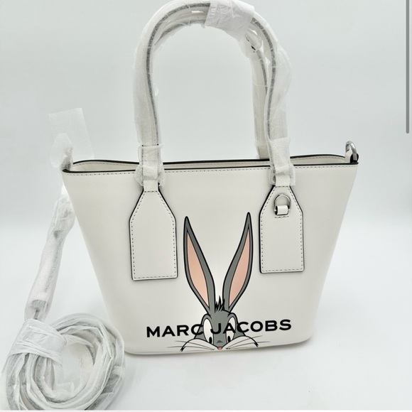 Marc Jacobs meets Looney Toons collab! Featuring BUGS🥕 NWT Limited edition - Picture 1 of 4